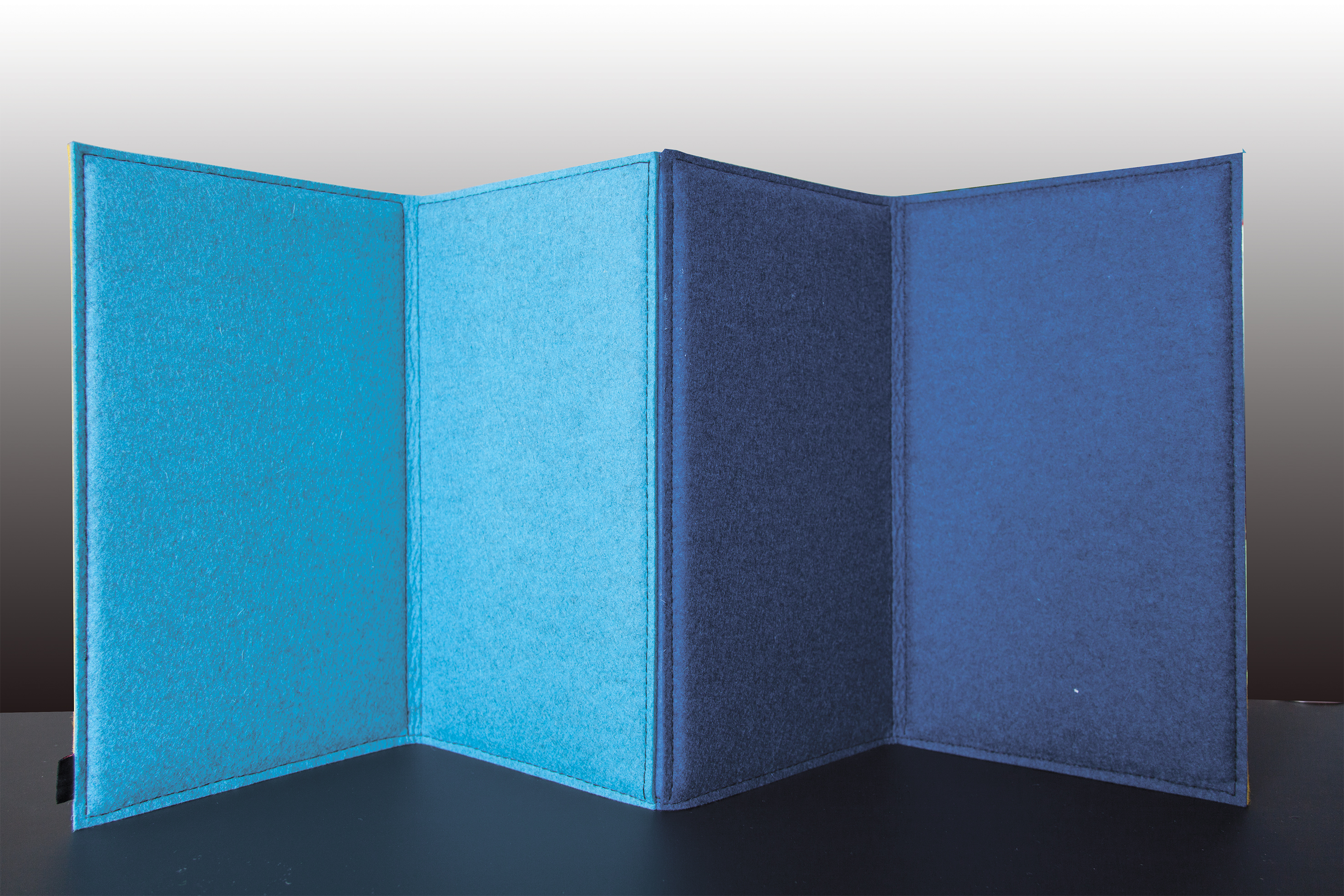 Bordskærm i filt zigzag 80 cm blaa-blaa